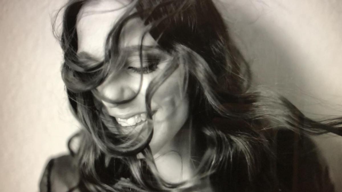 Fuori ‘Lontana’ il nuovo brano della giovane  Cantante -Giulia&nbsp;Mutti-